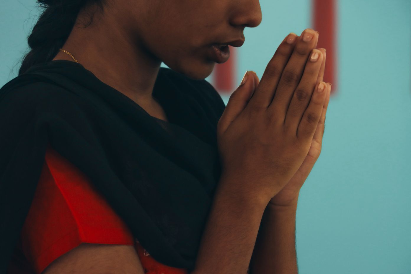 Melskitės už persekiojamas moteris