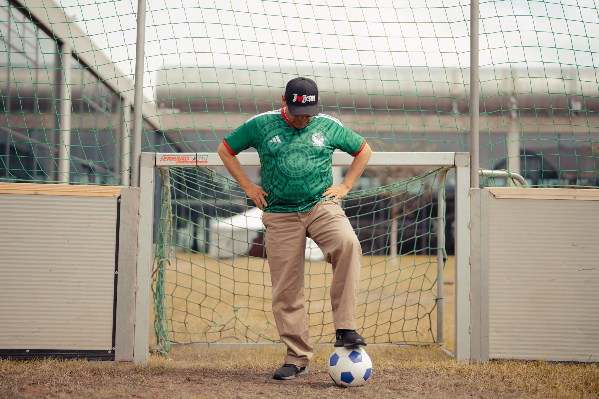 Tikėjimas ir futbolas tamsos vietose